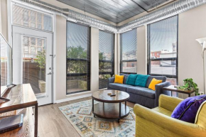2 King Bed Spacious Apt Downtown Close to it All